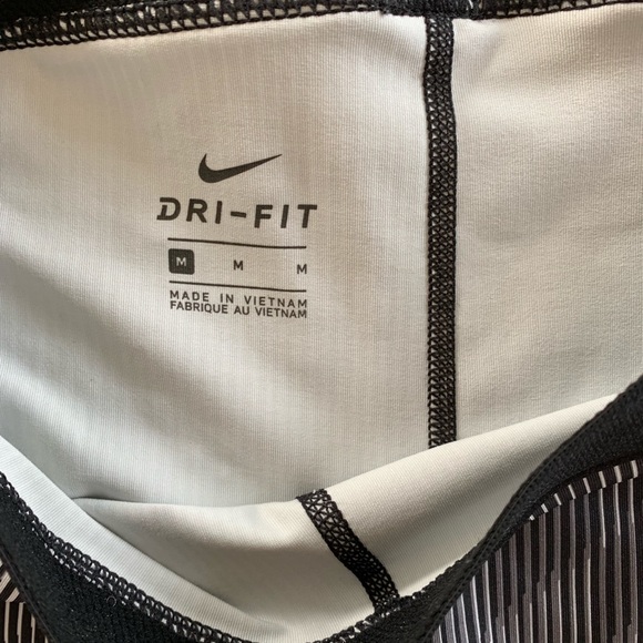 Nike Pro capris - Picture 3 of 3